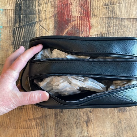 Michael Kors dop kit in black NWOT travel preppy christmas gift - Picture 3 of 8